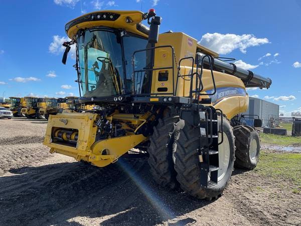 2023 New Holland CR8.90
