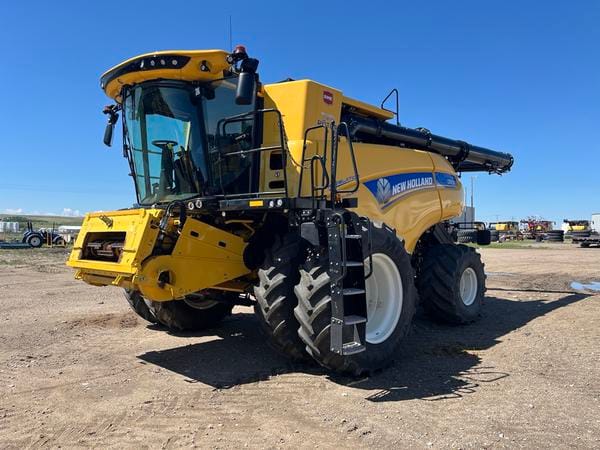 2023 New Holland CR8.90