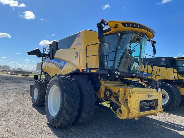 2023 New Holland CR8.90