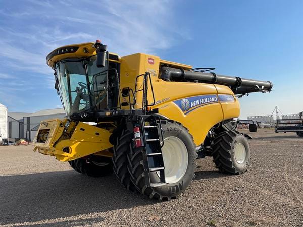 2023 New Holland CR8.90