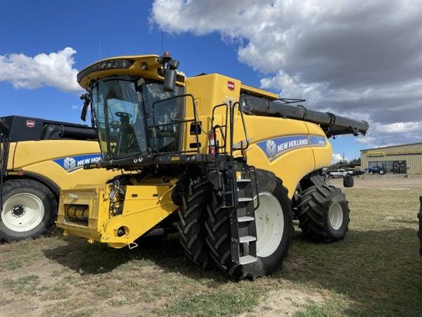 2023 New Holland CR8.90